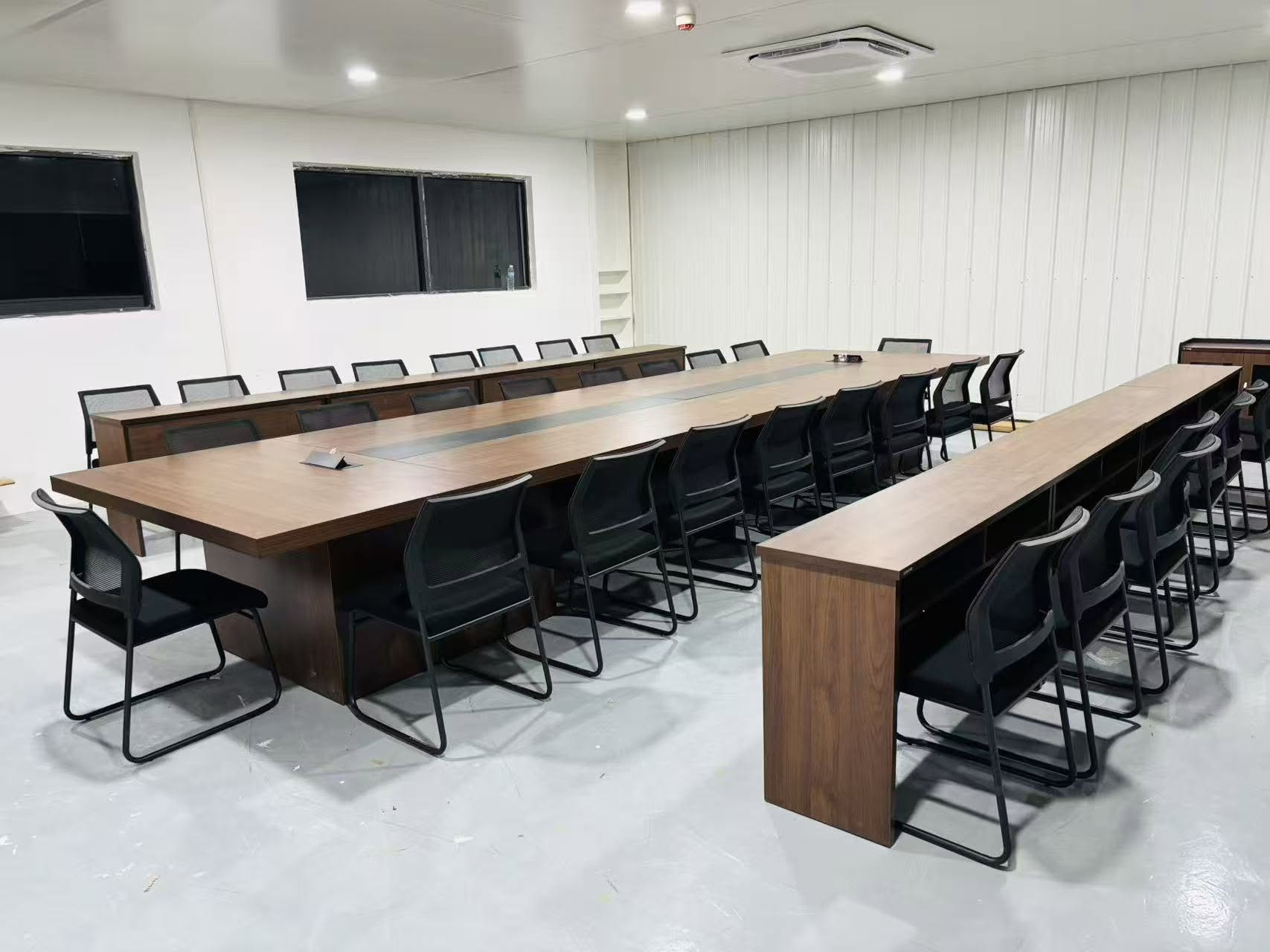โต๊ะและเก้าอี้สำหรับพื้นที่ประชุม